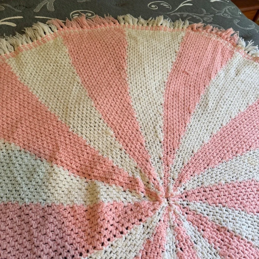 Vtg‎ Handmade Crochet Soft Pink White Circular Pinwheel Fringe Afghan Throw 48